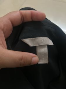 h&amp;m black shirt size S
