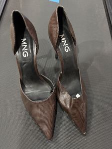 MANGO BROWN PUMPS