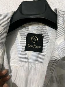 Men&#39;s White Shirt With Patterns