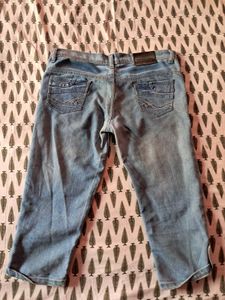 Lightly Washed Knee Length Mid Waist Jeans