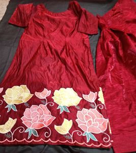 Floral Embroidered Kurta Set