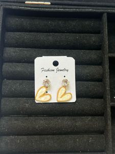Pack Of 7 Earrings + 1 Gift