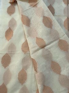 ✨ Ivory Elegance–Soft Banarasi Fabric Peach Zari