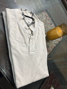 “Men’s White Tshirt With Colar