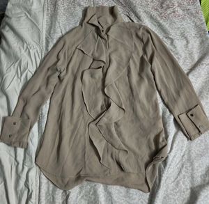 Beige Ruffled buttoned top Size S