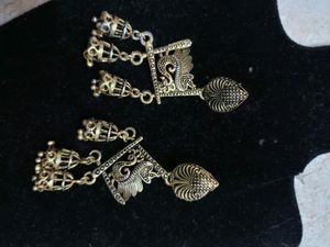 Neckpiece And Earrings