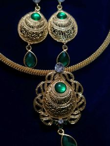 Elegant Look Jewellery Set
