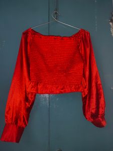 RED CROP TOP