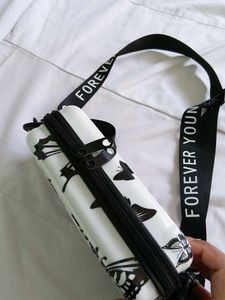 White And Black Butterfly Print Slingbag 👜