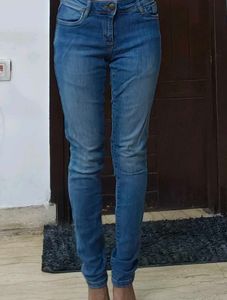 Navy Blue Fitted Jeans With Faded Style