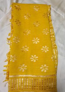 Elegant Yellow Dupatta with Floral Design
