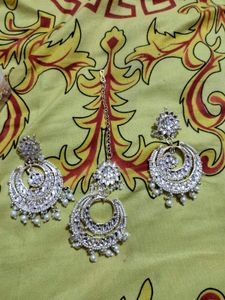 Elegant Kundan Earrings &amp; Maang Tikka Set
