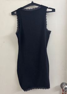 H&amp;M SLIT CUT LACE TRIMMED DRESS
