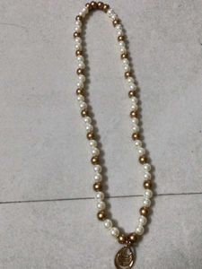 White and Gold Pearls Chain