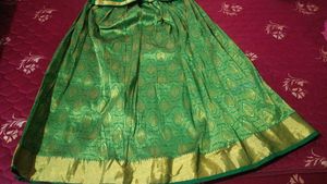 Green pattu pavada