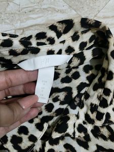 H&amp;M Shirt Leporad Print