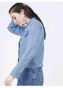 New unused Women solid denim jacket