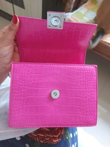 Miraggio Branded Pink Sling Bag ❤️