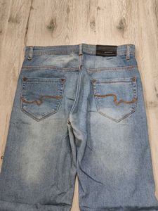 Ma2073 Status jeans waist 32 inches