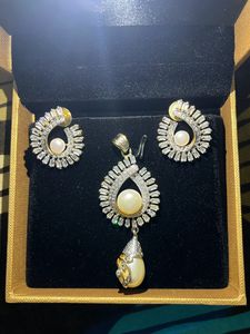 ARTIFICIAL SET