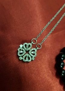 Jewellery Set With A Magnetic Chain