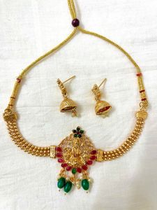 Temple Choker Set