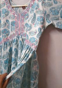 Women Ethnic Kurta Set