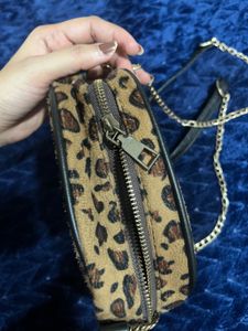Leopard Sling Bag 🤎