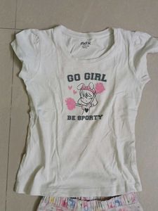 Girl&#39;s Outfit: Tee &amp; Floral Pants