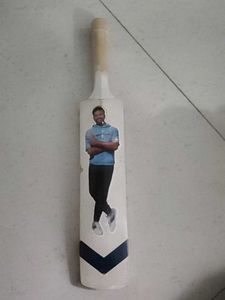 Autograph Cricket Bat with Player Design