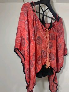 CROP DEEP NECK TOP WITH BLACK INNER