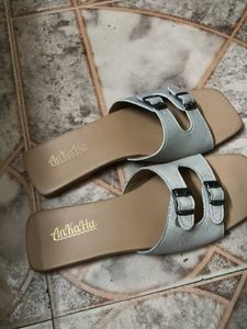 Flat sandals