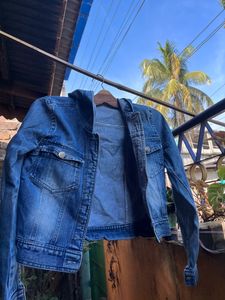 Hooded Denim Jacket 💙