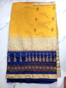 Royal Elegance Embroidered Sari 🥻