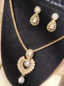 Vintage Pearl Necklace &amp; Earring Set