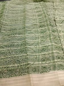 Leafy Paisley Pattern Saree