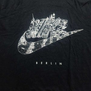 Nike Berlin Graphic Tee - Black