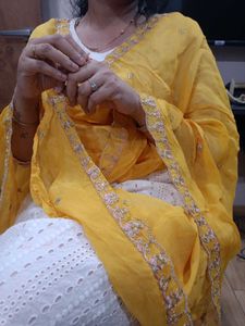 Yellow Embroidered🟡 & White Lace🤍 Dupatta Set