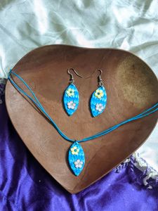 BEACHY PENDANT CHARMS WITH EAR RINGS 🐚🏖️🦀🩴