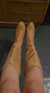 brown boots its totaly in gud condition grab now