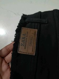 Zara Black Distressed Jeans