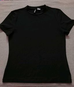 H&amp;M Divided Women&#39;s Casual Tshirt/Top