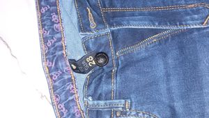 Ripped Skinny Jeans For Sale