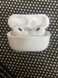 Apple 2nd Generation Aipodes