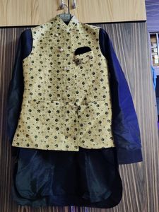 Men Ethnic Kurta Set With Jacket