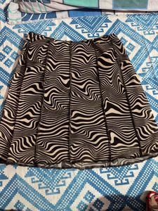 Wavy Pattern Mini Skirt