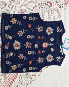 New top for women with tag