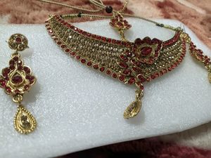 Red Golden Necklace With Earrings And Maantika