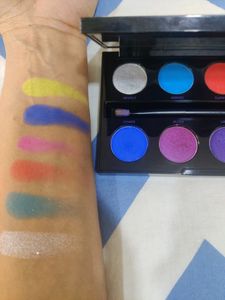 URBAN DECAY Eye Shadow Pallet In Shade &#39;ELECTRIC&#39;