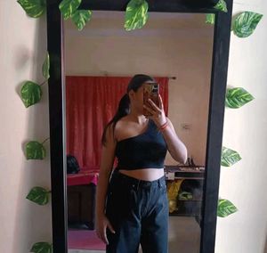 Chic One Shoulder Crop Top